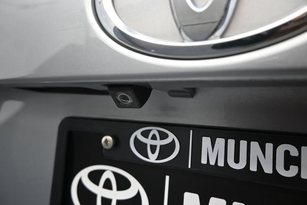 Used 2016 Toyota Highlander Plus AWD/4WD image 32