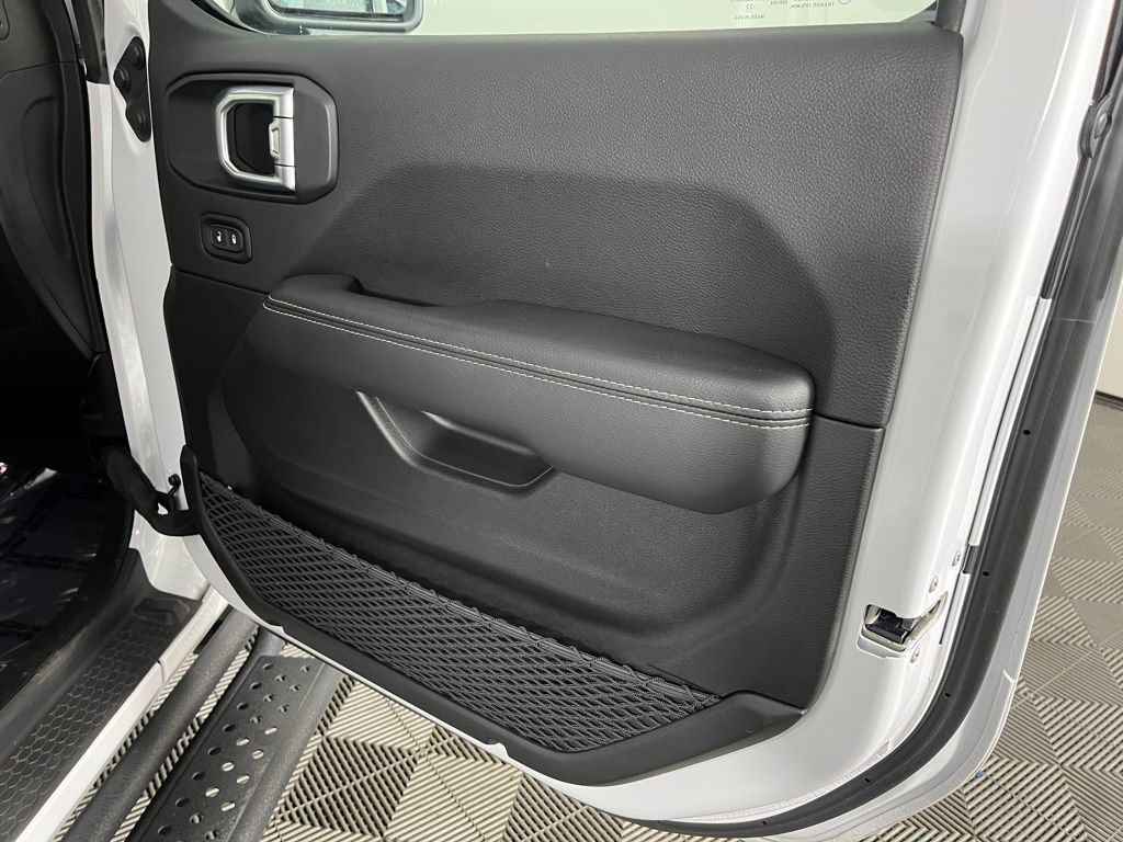 Used 2022 Jeep Wrangler Unlimited Sahara image 15