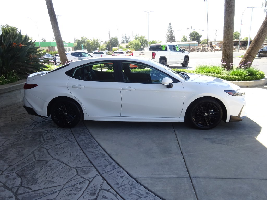 Used 2025 Toyota Camry SE FWD image 8