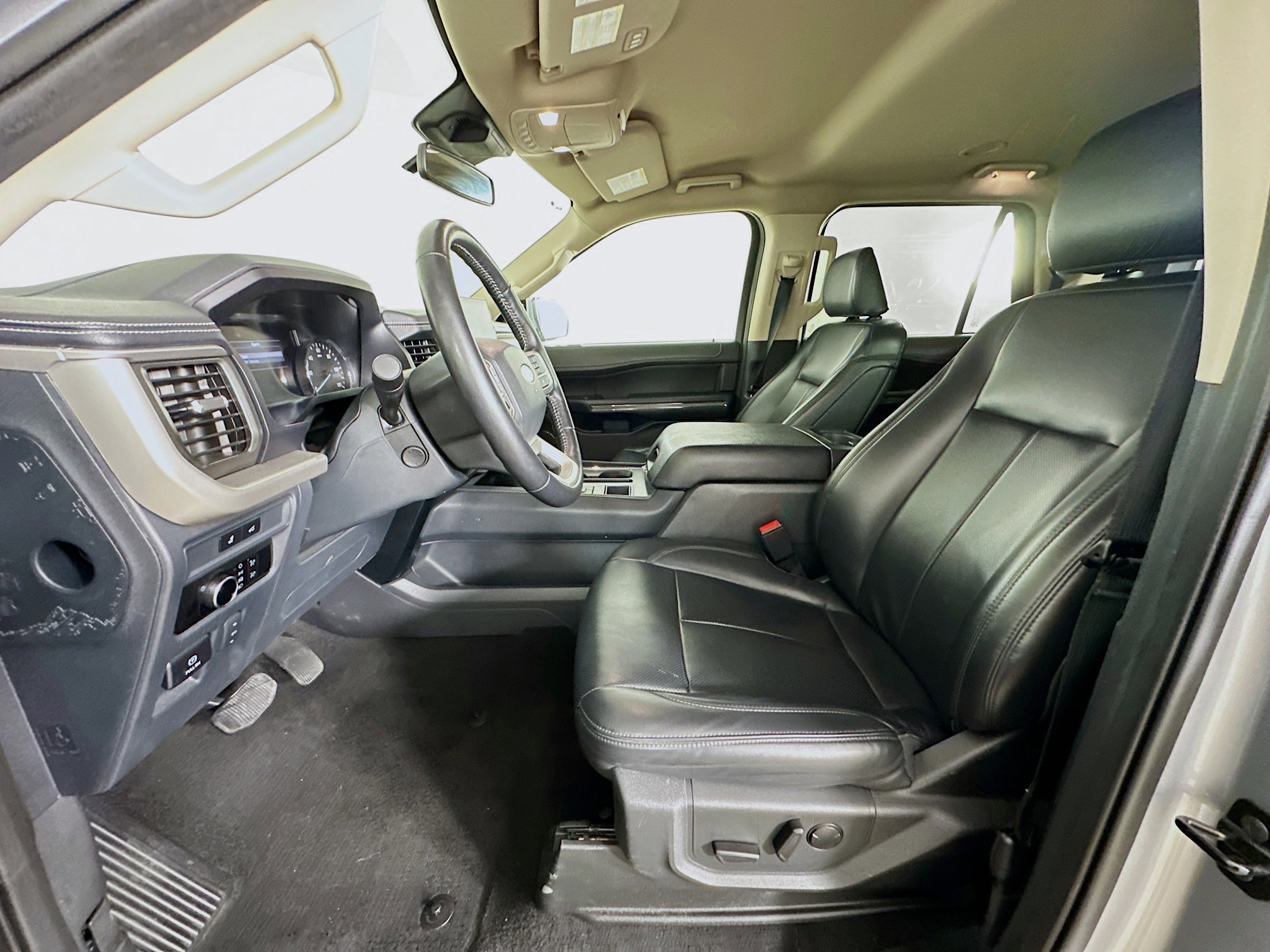 Used 2024 Ford Expedition Max XLT image 13