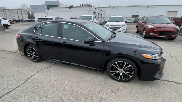 Used 2020 Toyota Camry SE FWD image 3