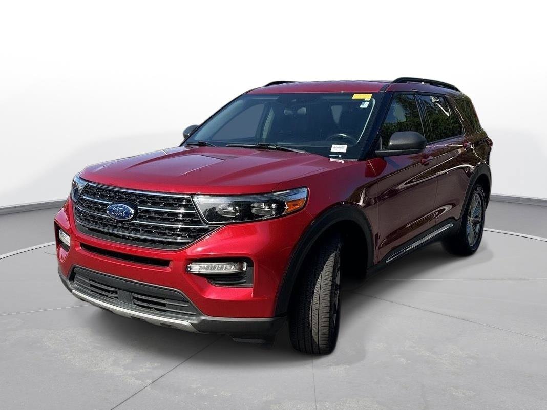 Used 2021 Ford Explorer XLT w/ Equipment Group 202A RWD image 2