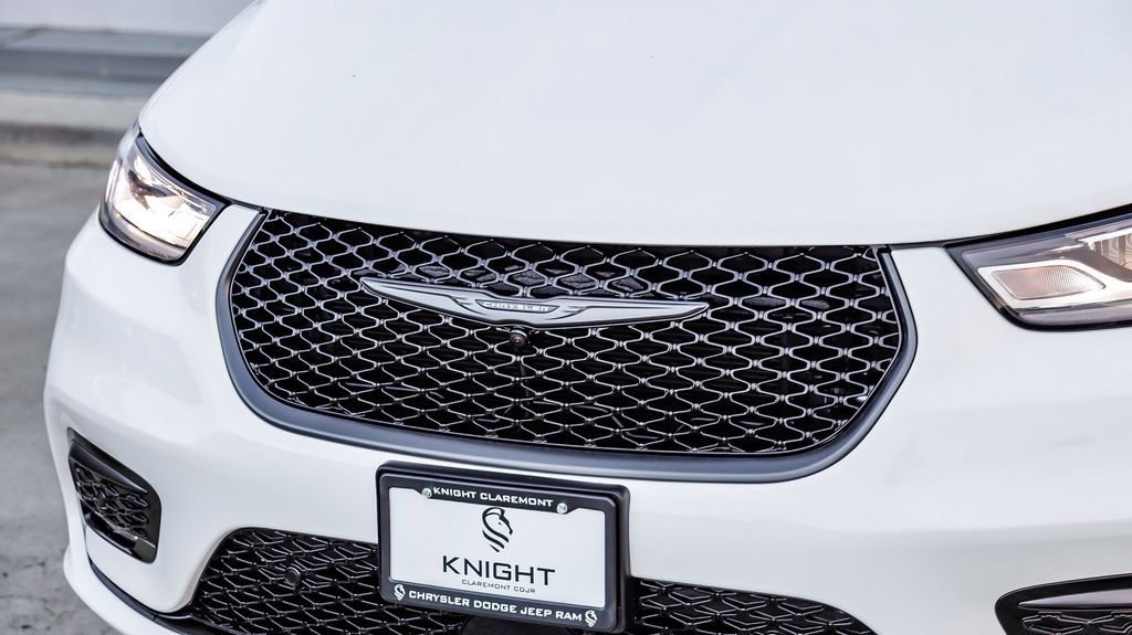 New 2026 Chrysler Pacifica Limited w/ S Appearance Package FWD image 6