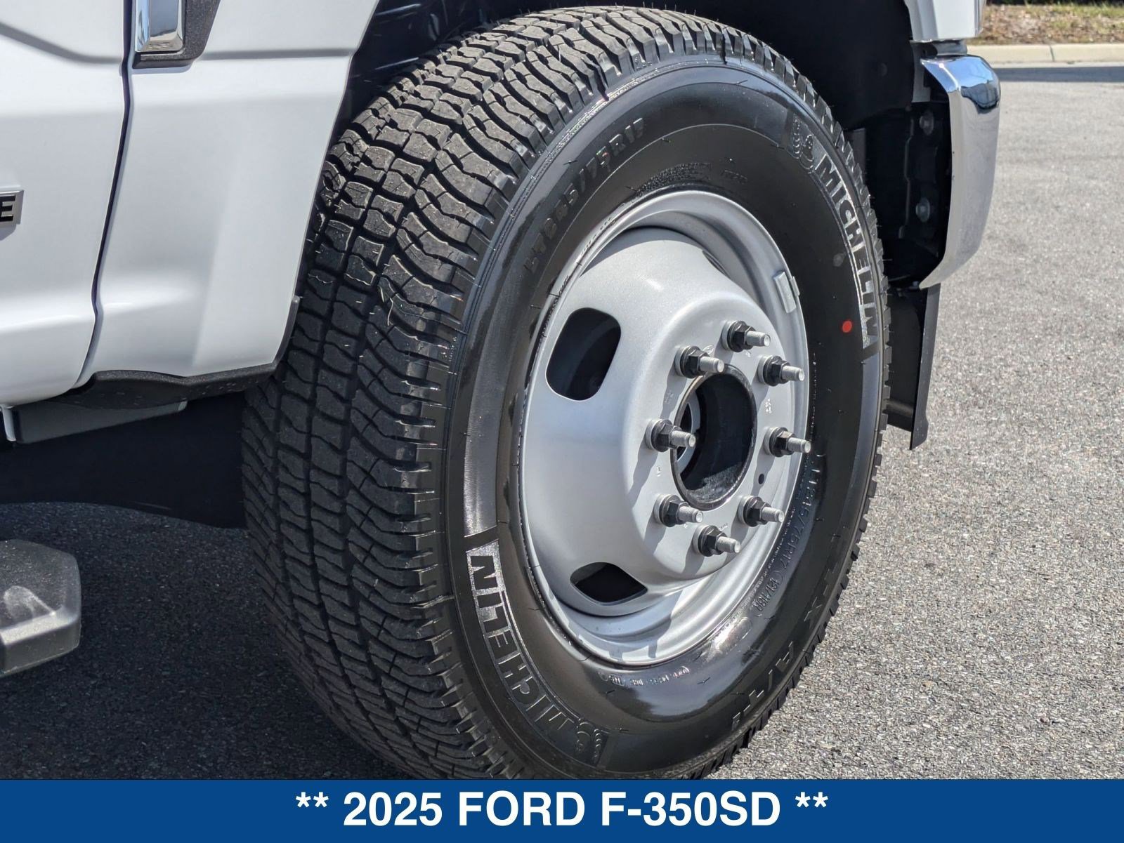 New 2025 Ford F350 XL w/ XL Chrome Package image 13