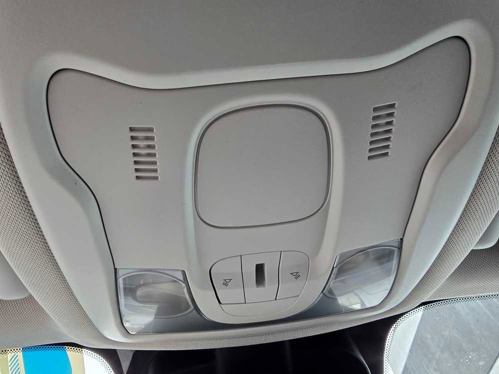 Used 2019 Jeep Renegade Latitude w/ Cold Weather Group AWD/4WD image 18