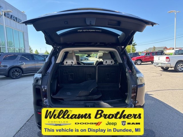 Used 2023 Buick Enclave Avenir w/ Avenir Technology Package image 8