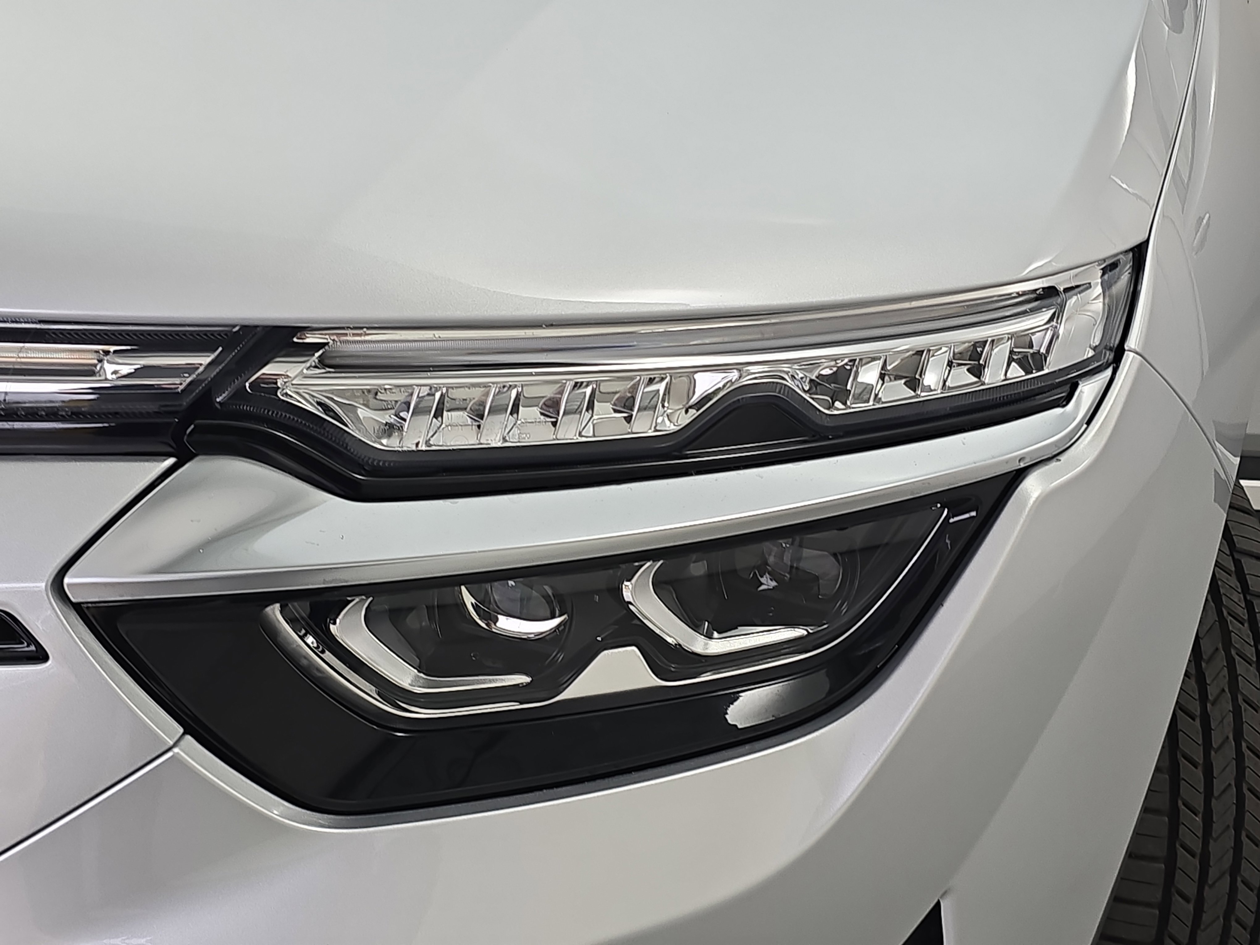 New 2025 VinFast VF 8 Eco image 28