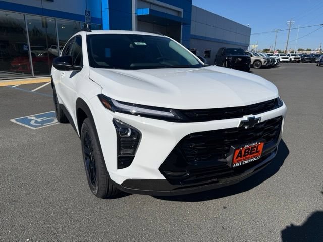 New 2026 Chevrolet Trax ACTIV w/ Sunroof Package FWD image 3