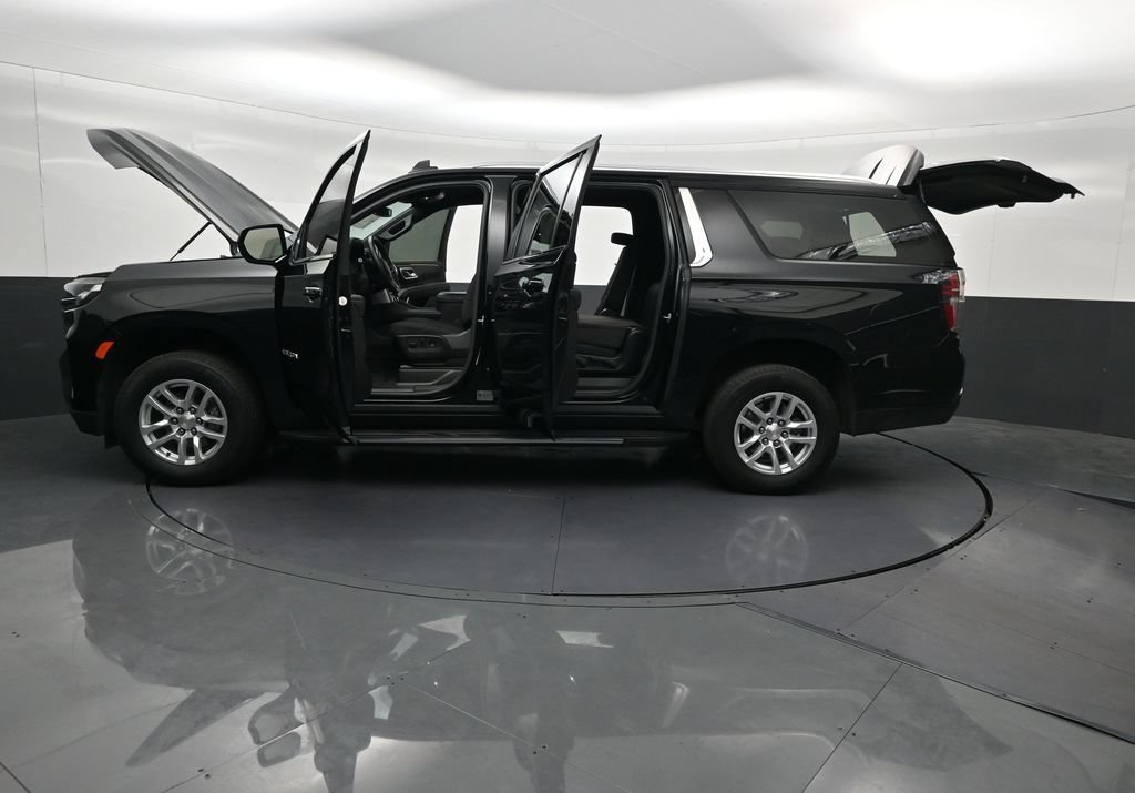 Used 2024 Chevrolet Suburban LS RWD image 34