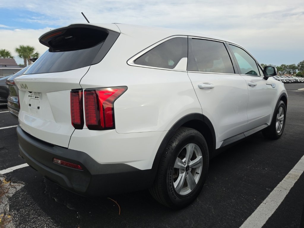 Certified 2023 Kia Sorento LX FWD image 14
