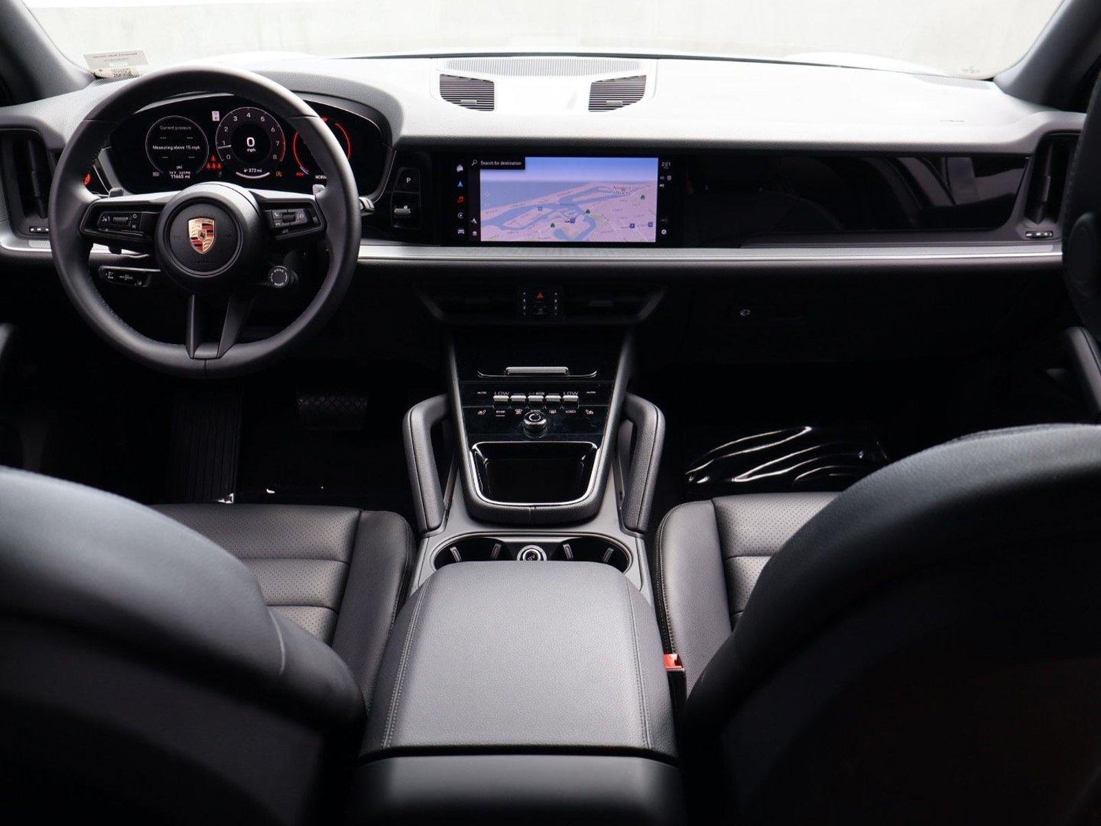 Certified 2025 Porsche Cayenne AWD/4WD image 19