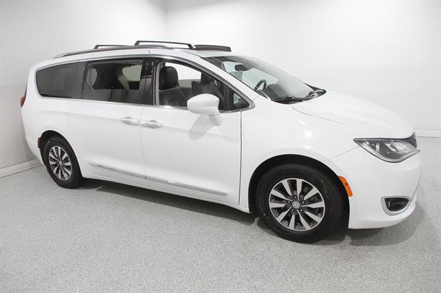 Used 2020 Chrysler Pacifica Touring-L Plus FWD image 1