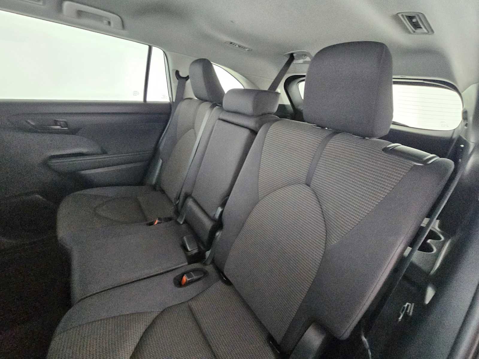 Used 2024 Toyota Highlander LE image 19