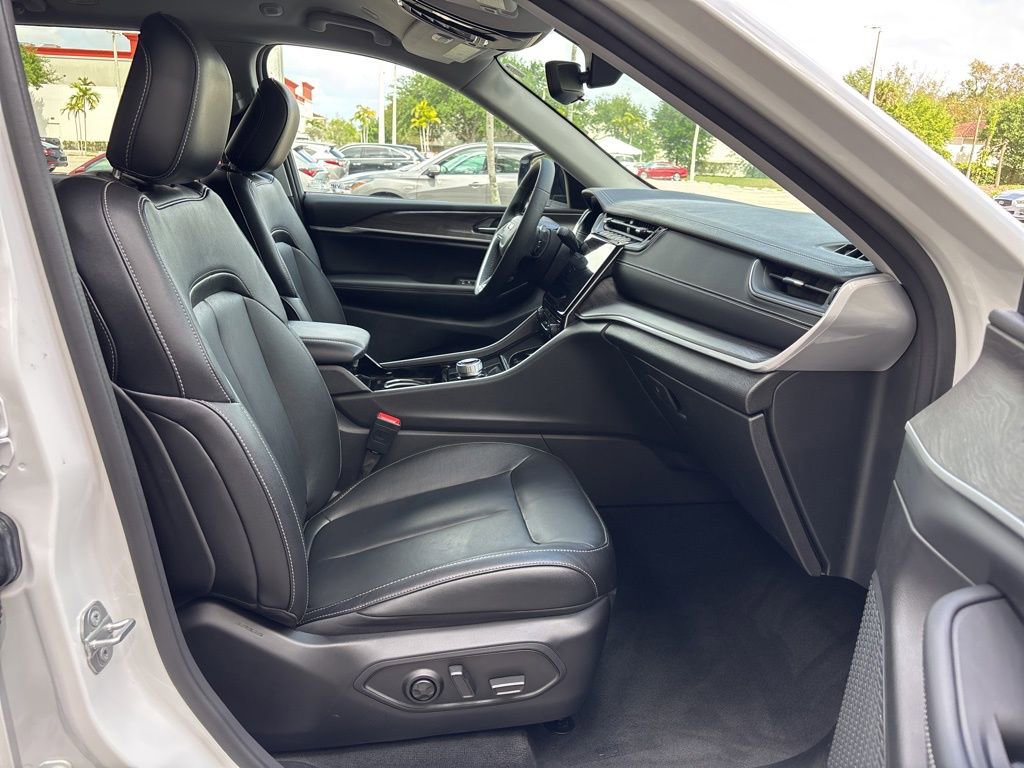 Used 2023 Jeep Grand Cherokee Limited RWD image 17