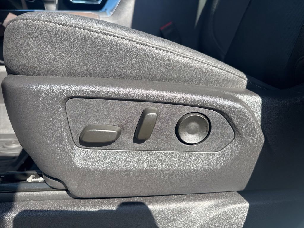 Used 2025 GMC Sierra 1500 SLT w/ SLT Convenience Package image 10