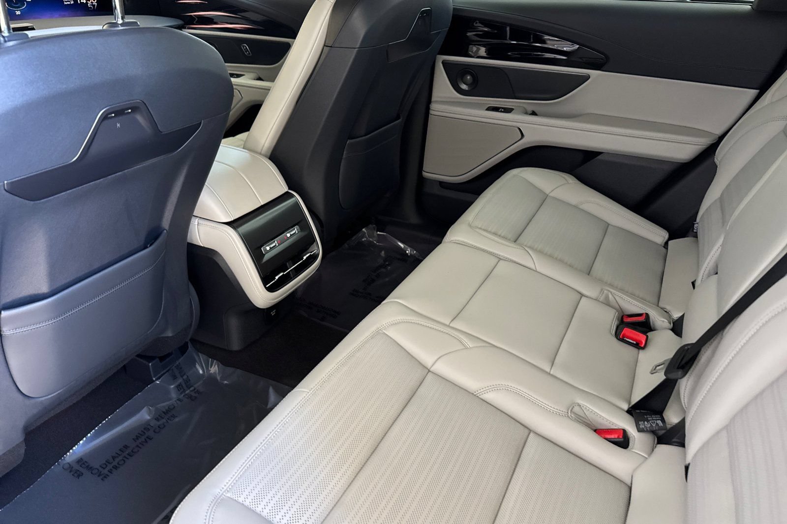 New 2026 Lincoln Nautilus Reserve w/ Jet Appearance Package AWD/4WD image 9
