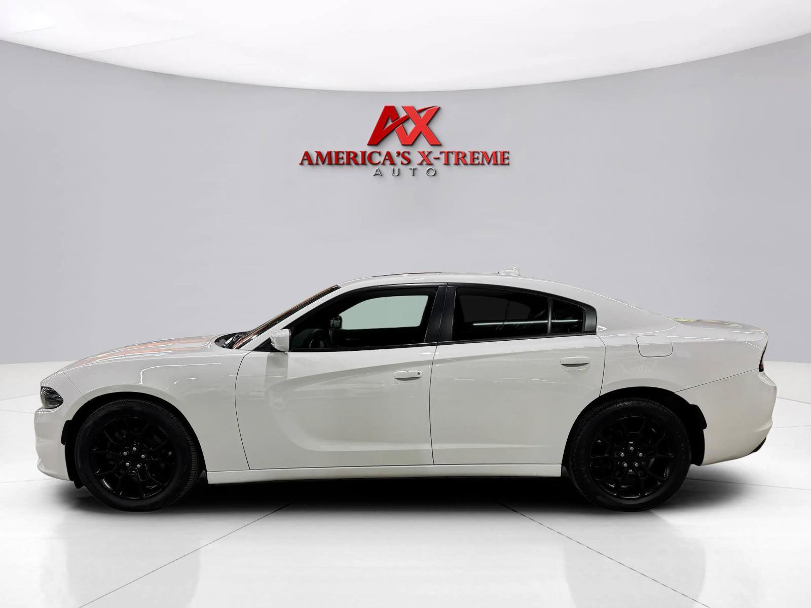 Used 2017 Dodge Charger SXT w/ AWD Plus Group image 4