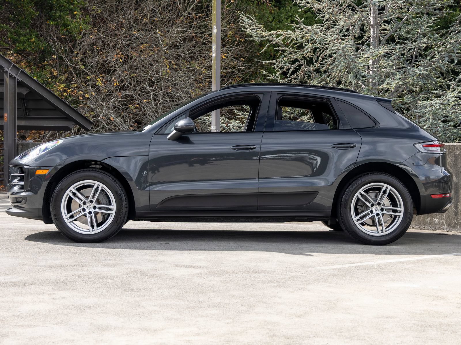 Certified 2021 Porsche Macan S AWD/4WD image 2
