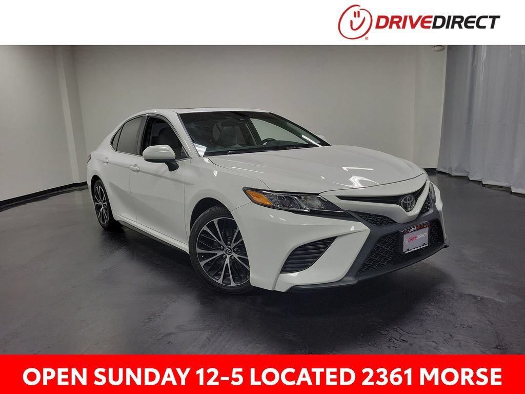 Used 2018 Toyota Camry SE w/ Moonroof Package FWD image 1