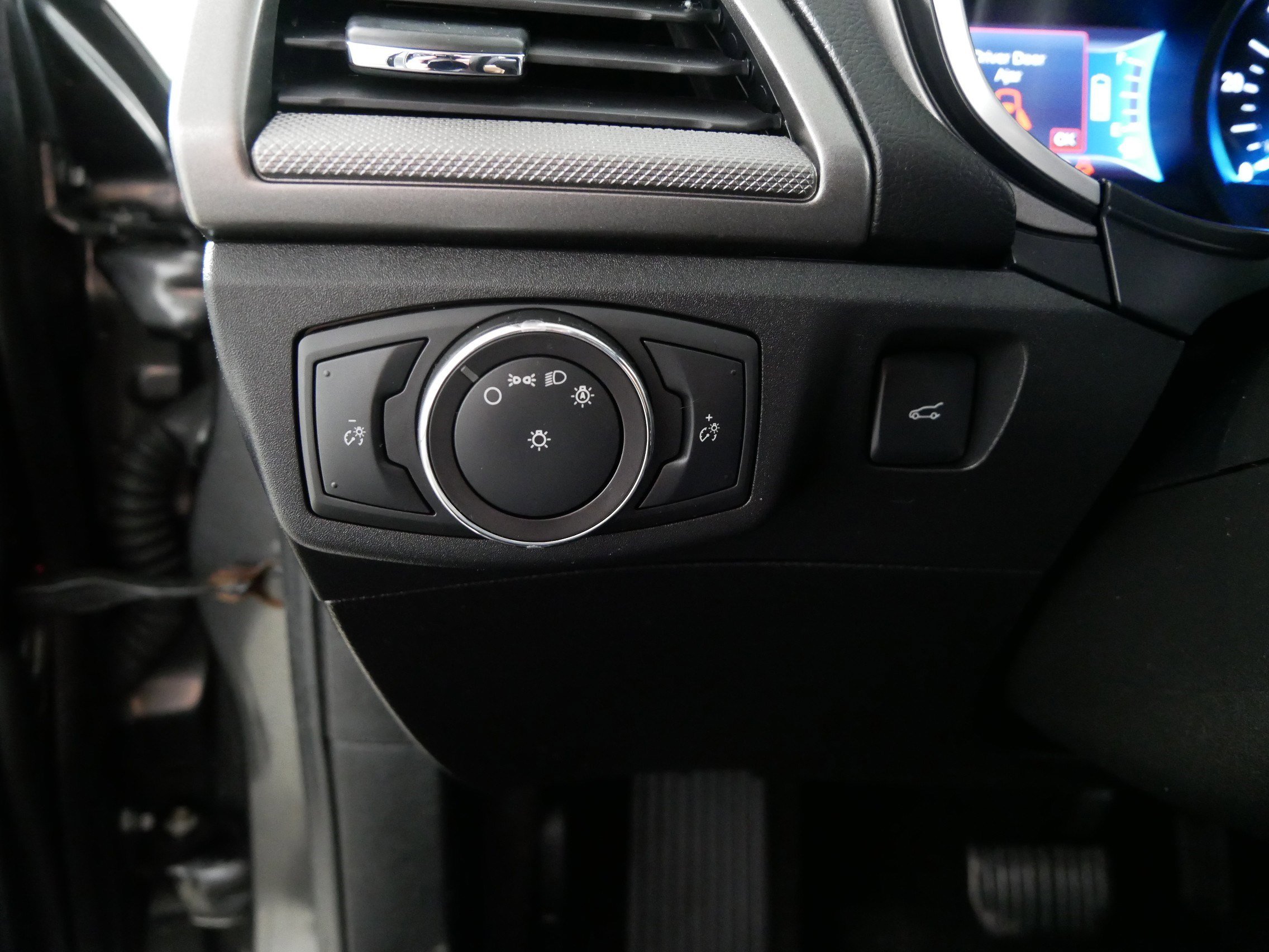 Used 2019 Ford Fusion SE image 26