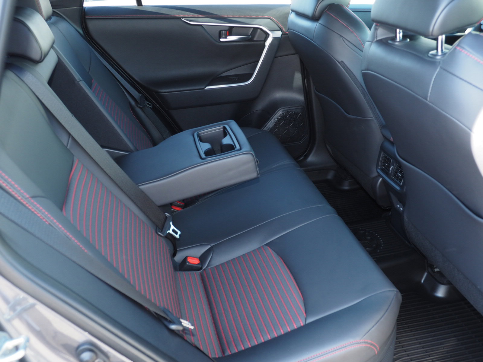 Used 2025 Toyota RAV4 XSE image 20