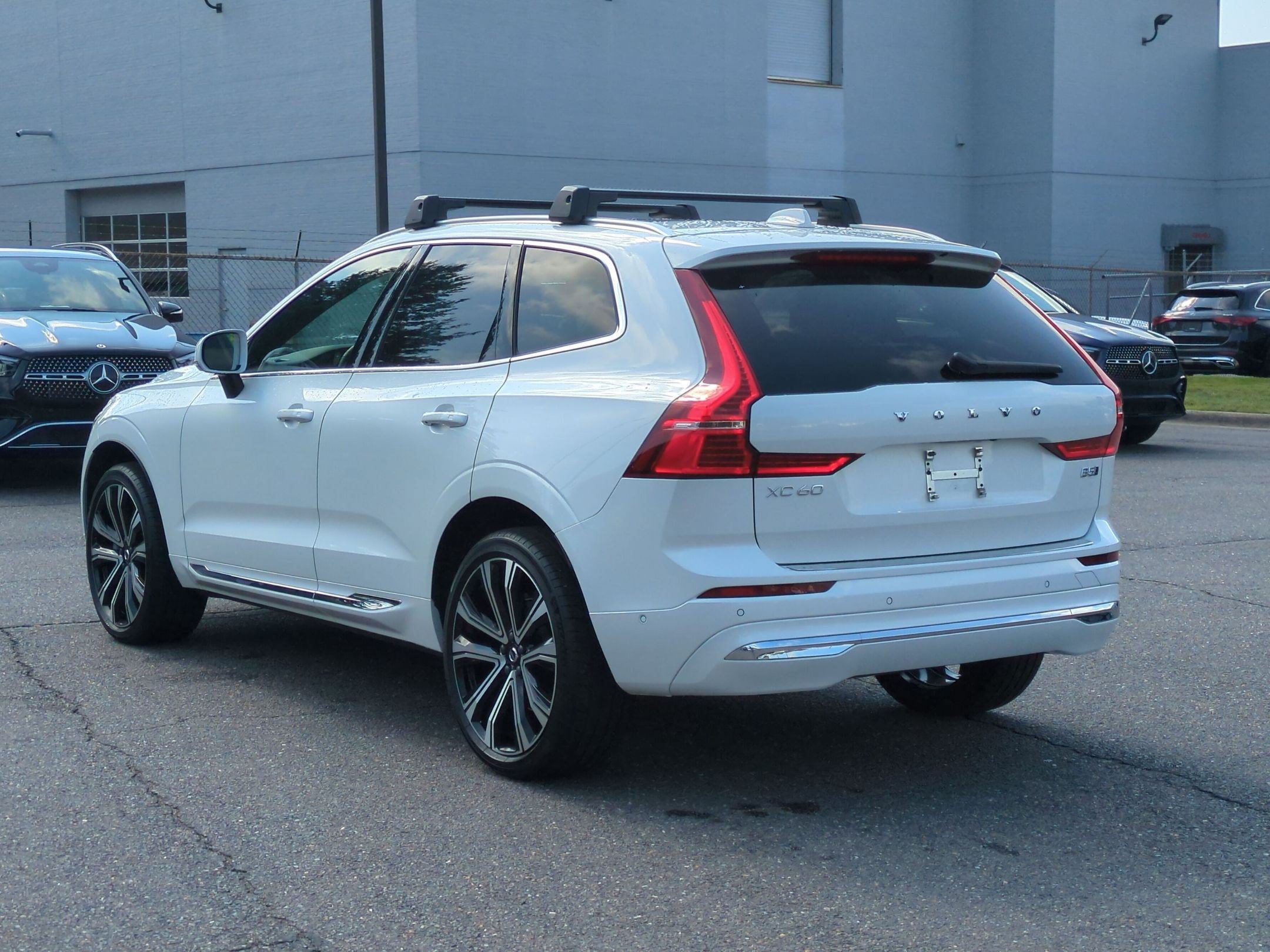Used 2023 Volvo XC60 B5 Ultimate w/ Climate Package AWD/4WD image 5
