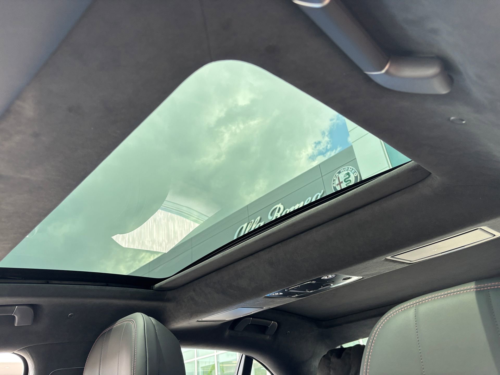New 2025 Bentley Flying Spur Plug-In Hybrid image 18