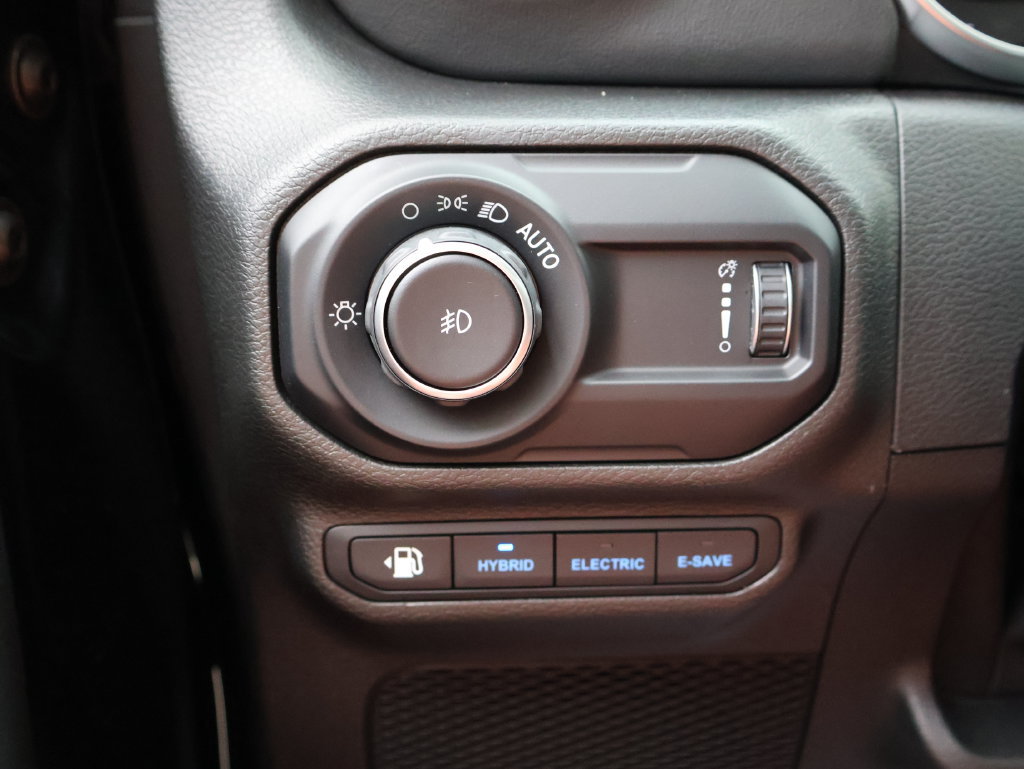 Used 2023 Jeep Wrangler Unlimited Sahara w/ Cold Weather Group AWD/4WD image 29