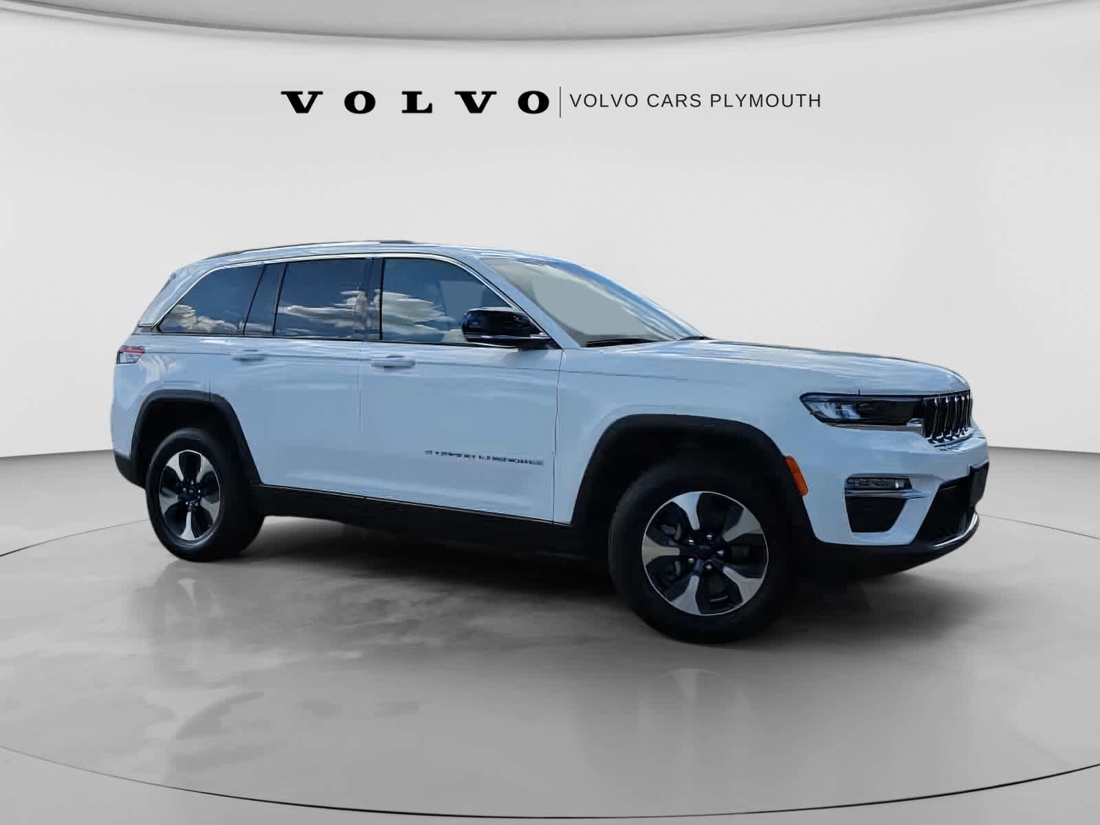 Used 2023 Jeep Grand Cherokee 4WD 4xe image 2