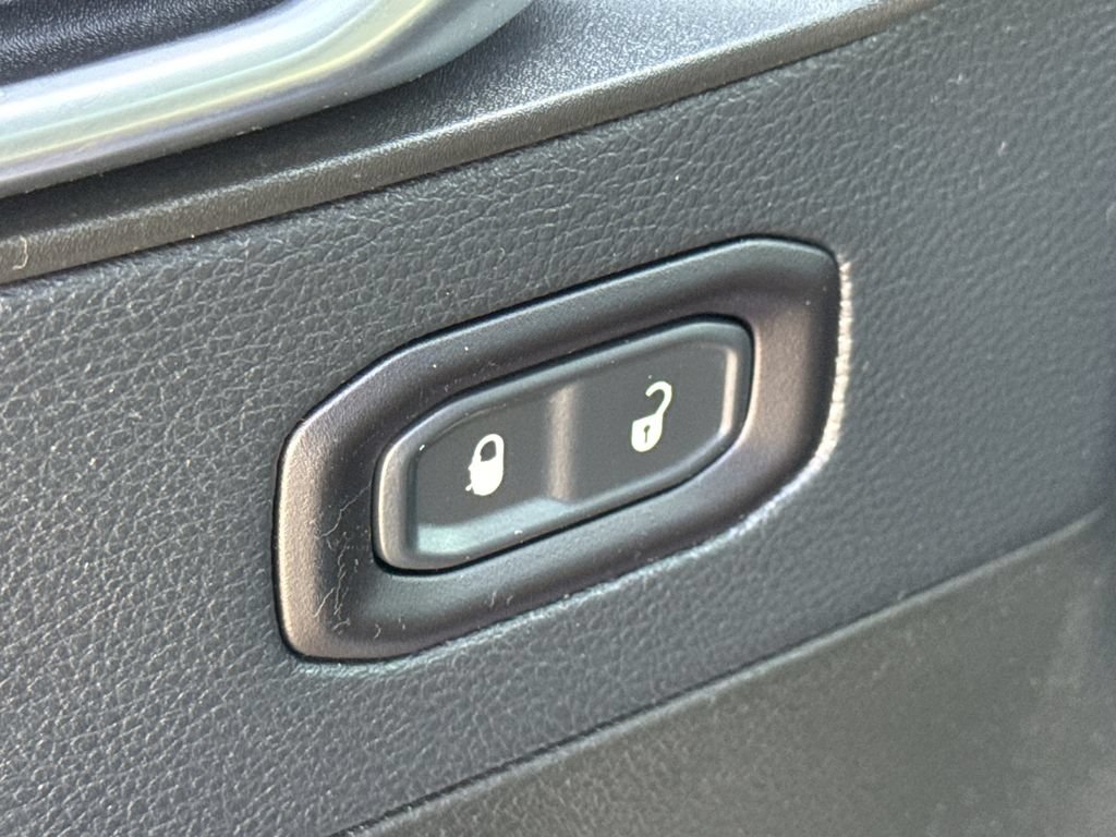 Used 2018 Jeep Wrangler Unlimited Sahara AWD/4WD image 20
