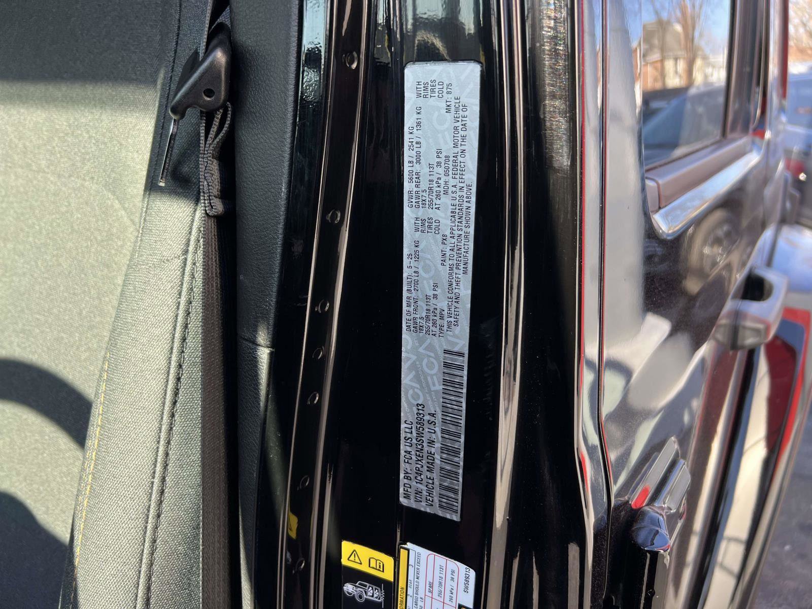 Used 2025 Jeep Wrangler Sahara image 19