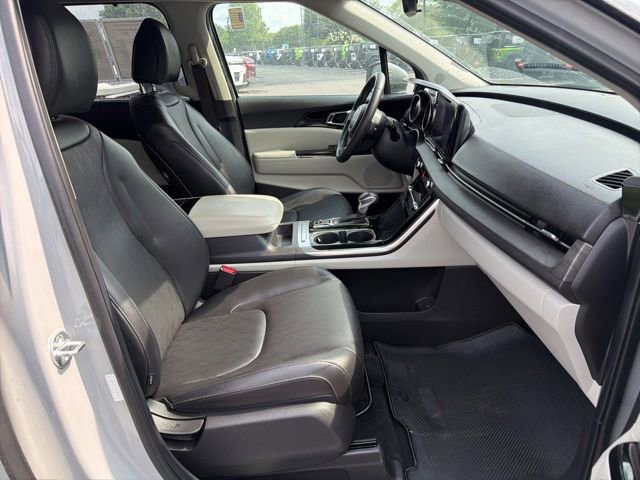 Used 2023 Kia Carnival EX FWD image 8