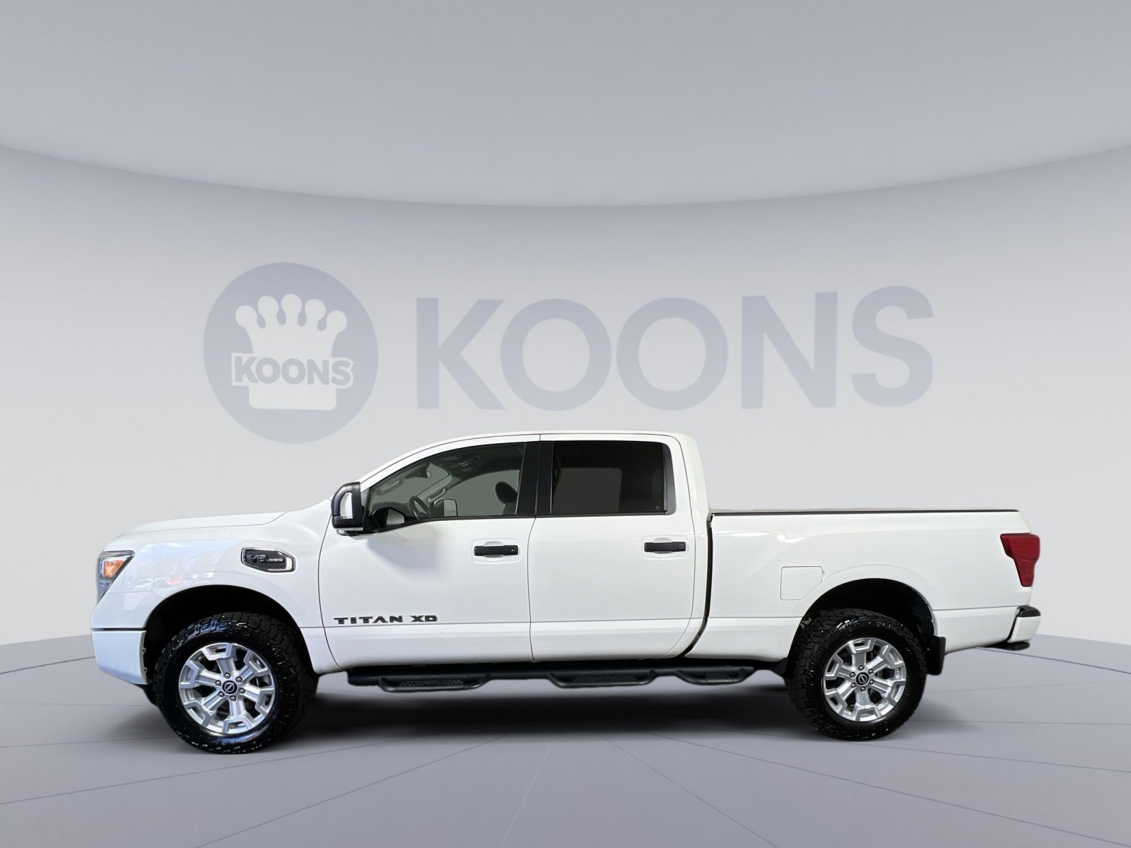 Used 2024 Nissan Titan SV w/ SV Convenience Package image 2