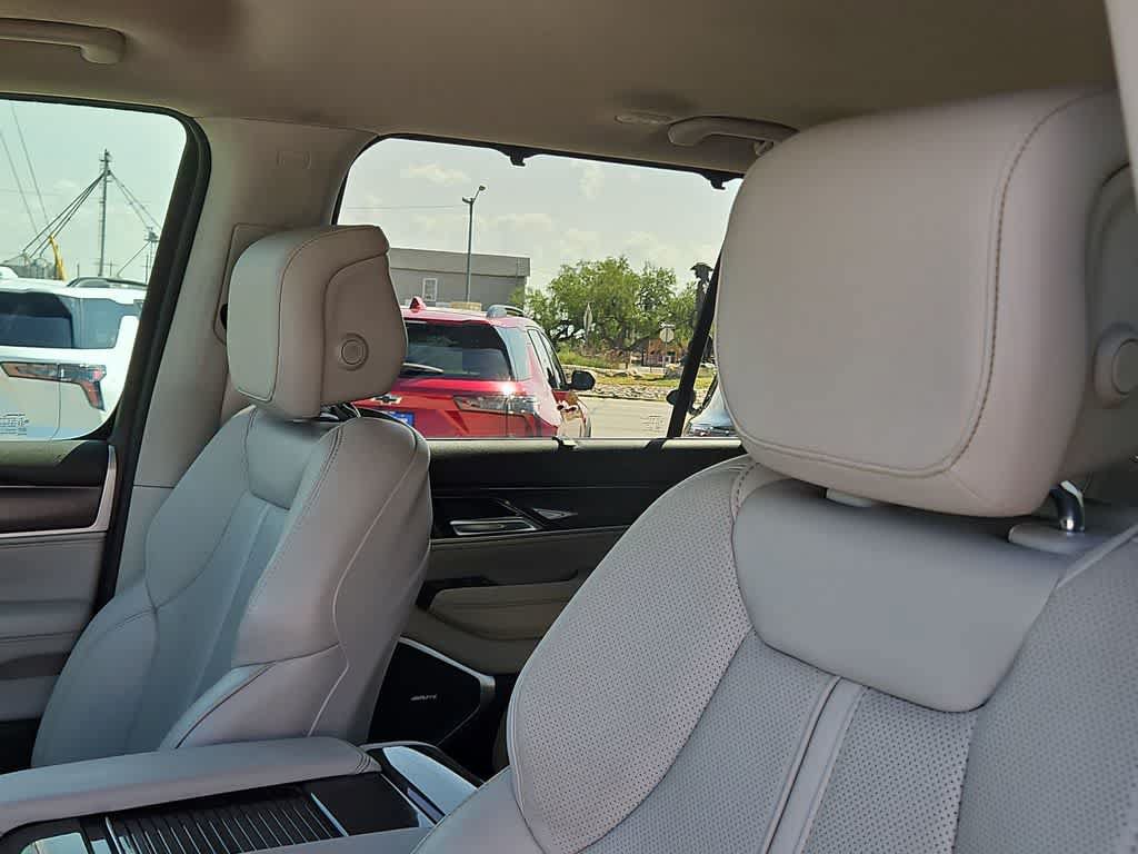 Used 2024 Jeep Wagoneer 4WD w/ Convenience Group I image 15