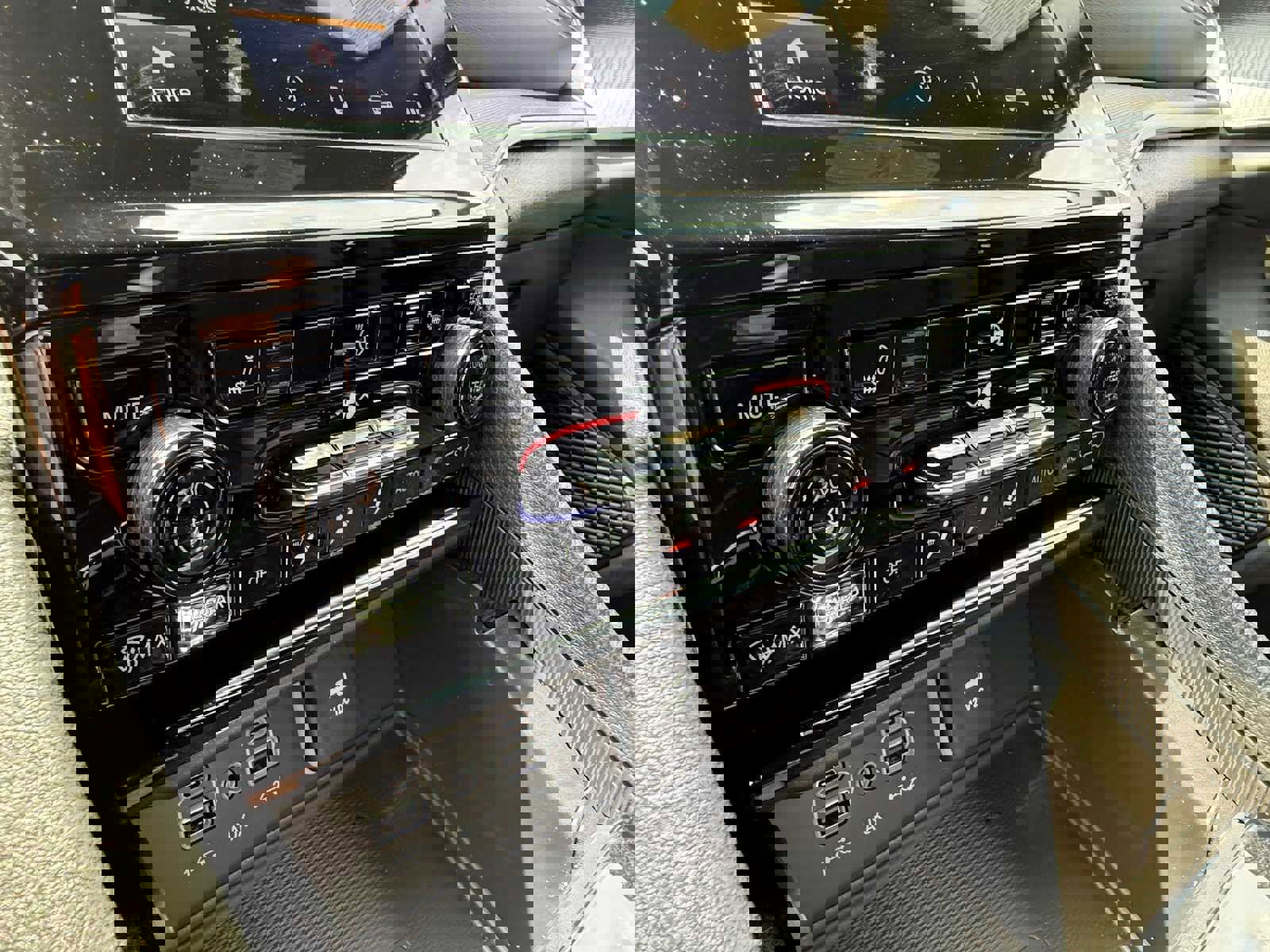 New 2025 Jeep Grand Cherokee Altitude image 15