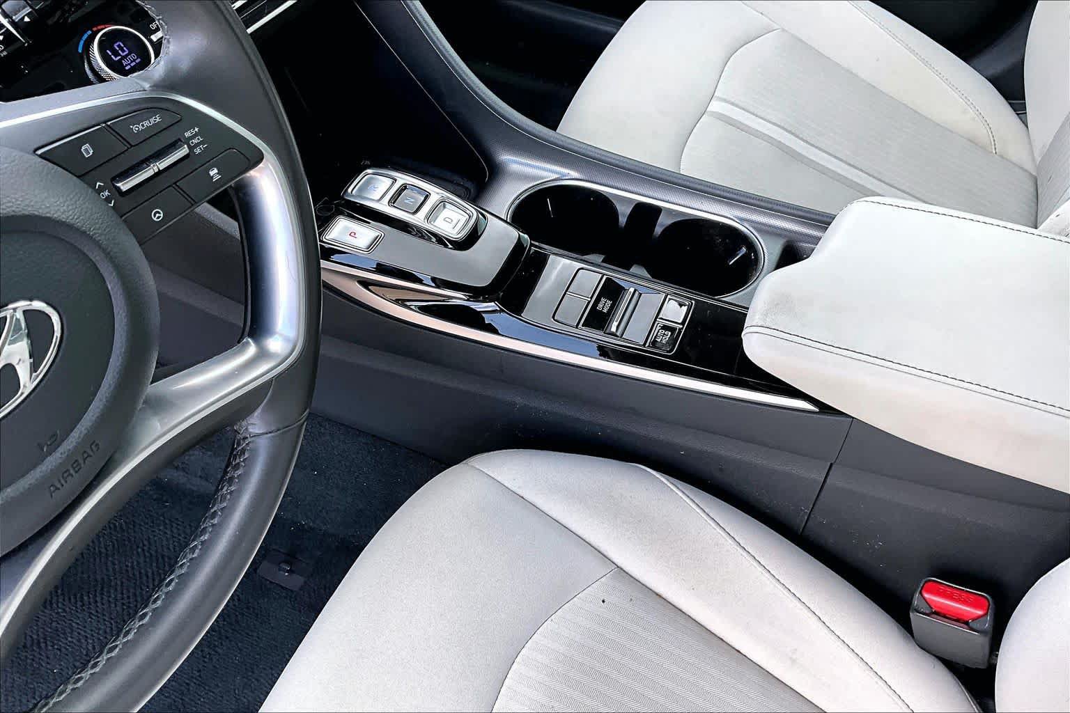 Used 2022 Hyundai Sonata SEL w/ Convenience Package FWD image 17