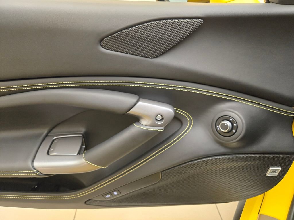 Used 2021 Ferrari F8 Tributo image 34