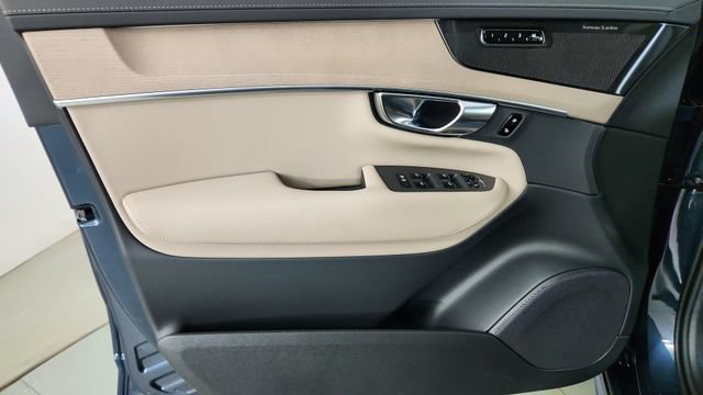 New 2026 Volvo XC90 T8 Plus w/ Protection Package AWD/4WD image 9
