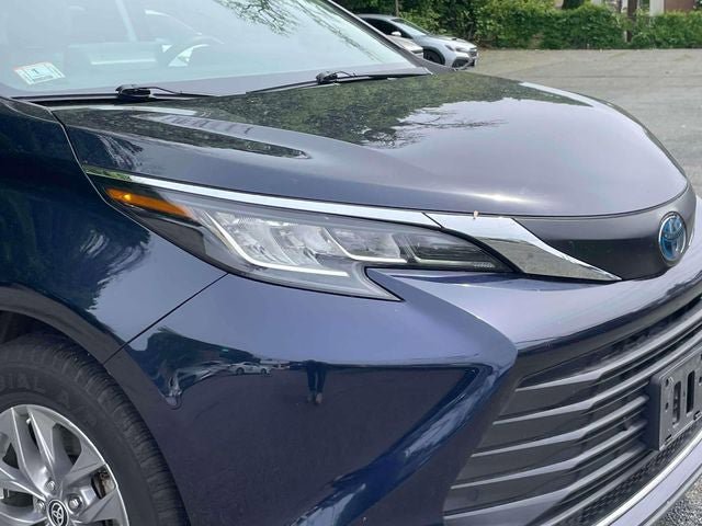 Used 2023 Toyota Sienna XLE FWD image 10