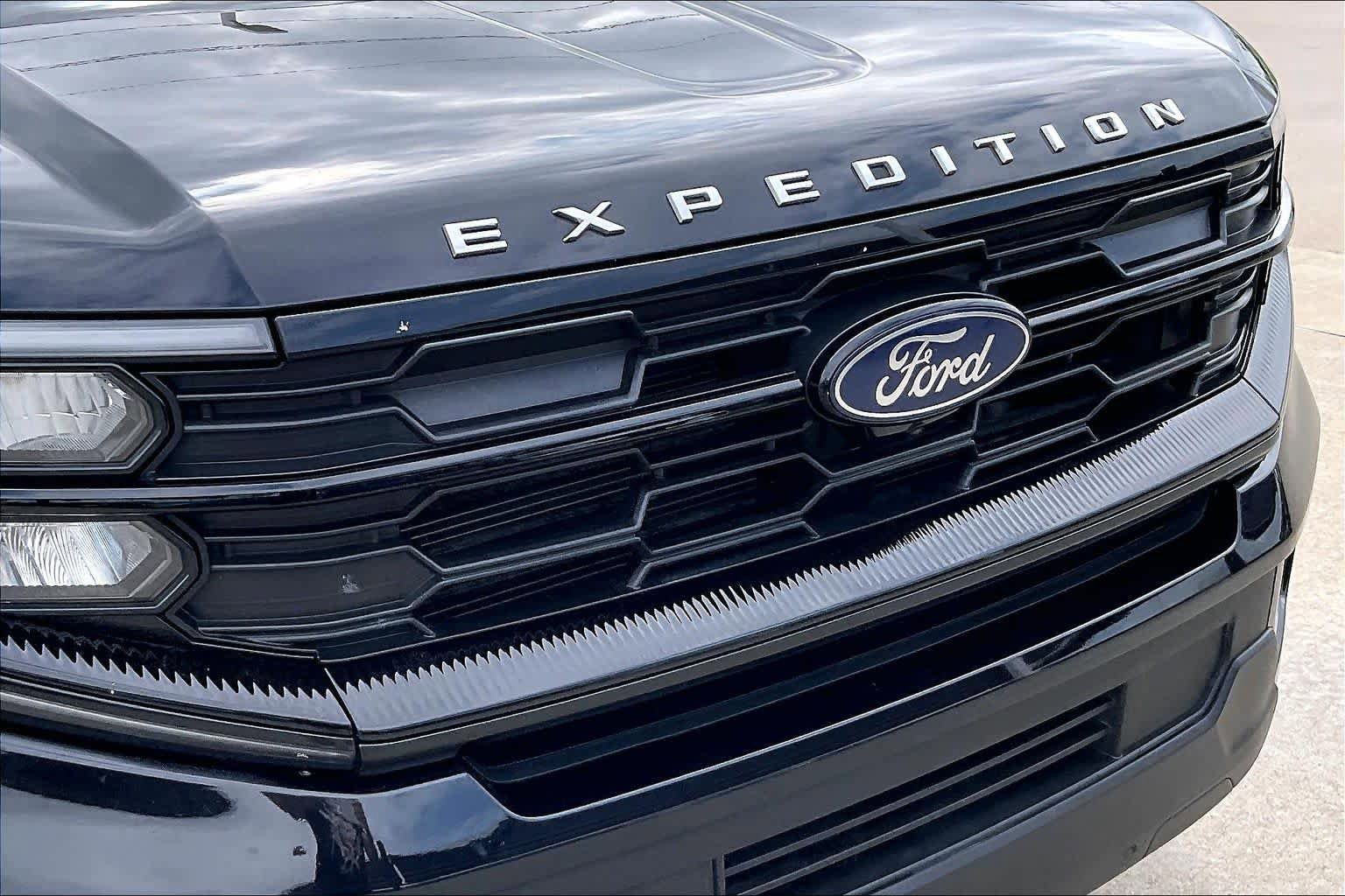 Used 2025 Ford Expedition Active AWD/4WD image 29