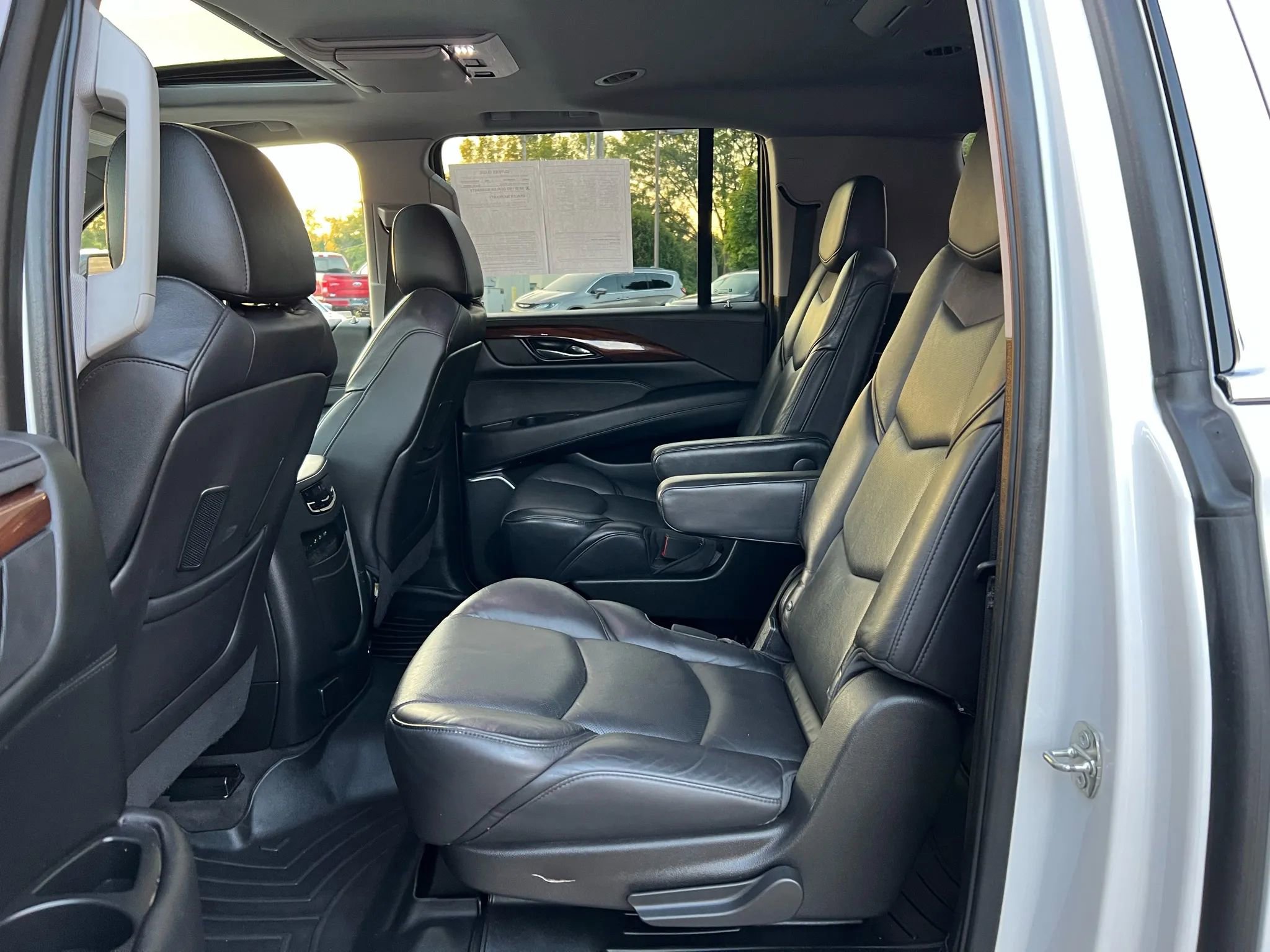 Used 2020 Cadillac Escalade ESV Luxury image 23