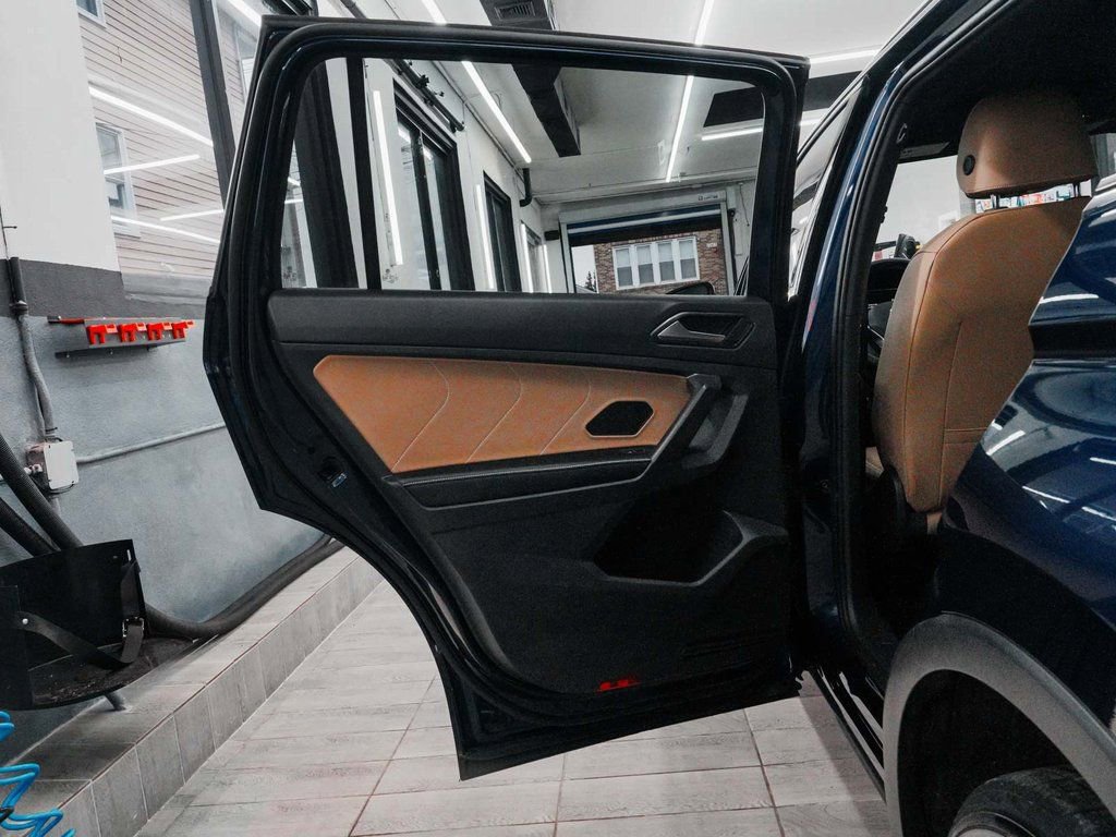 Used 2022 Volkswagen Tiguan SE w/ Panoramic Sunroof Package image 13