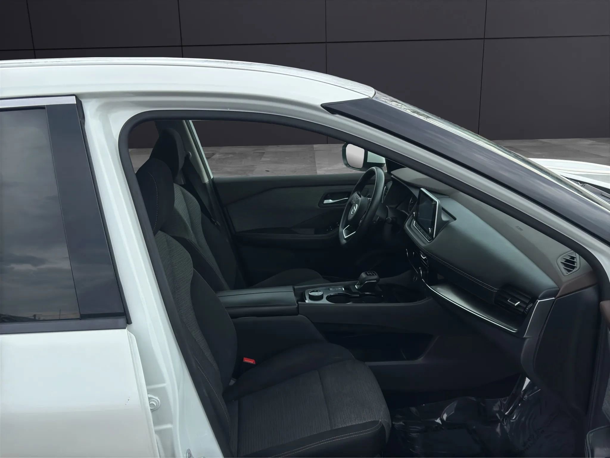 Used 2021 Nissan Rogue SV image 13