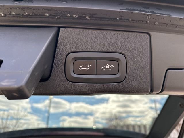 Used 2022 Volvo XC60 B5 Inscription FWD image 20