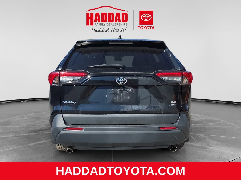 Used 2023 Toyota RAV4 LE AWD/4WD image 4