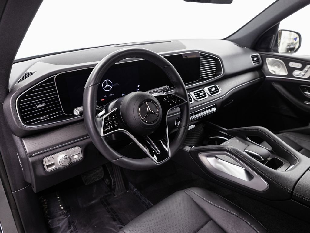 Used 2025 Mercedes-Benz GLE 450e 4MATIC w/ AMG Line Exterior image 9