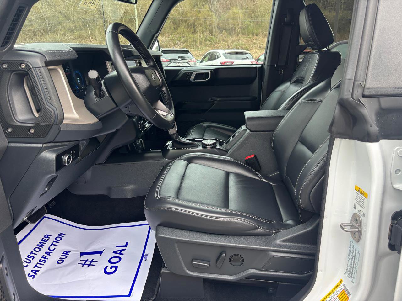 Used 2025 Ford Bronco Outer Banks image 9