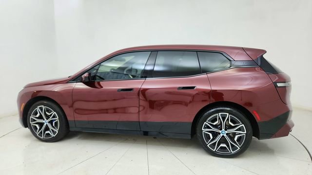 Used 2024 BMW iX xDrive50 w/ Premium Package AWD/4WD image 4