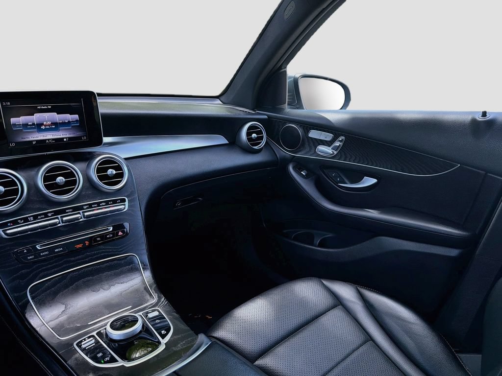 Used 2018 Mercedes-Benz GLC 300 4MATIC w/ Premium Package image 22