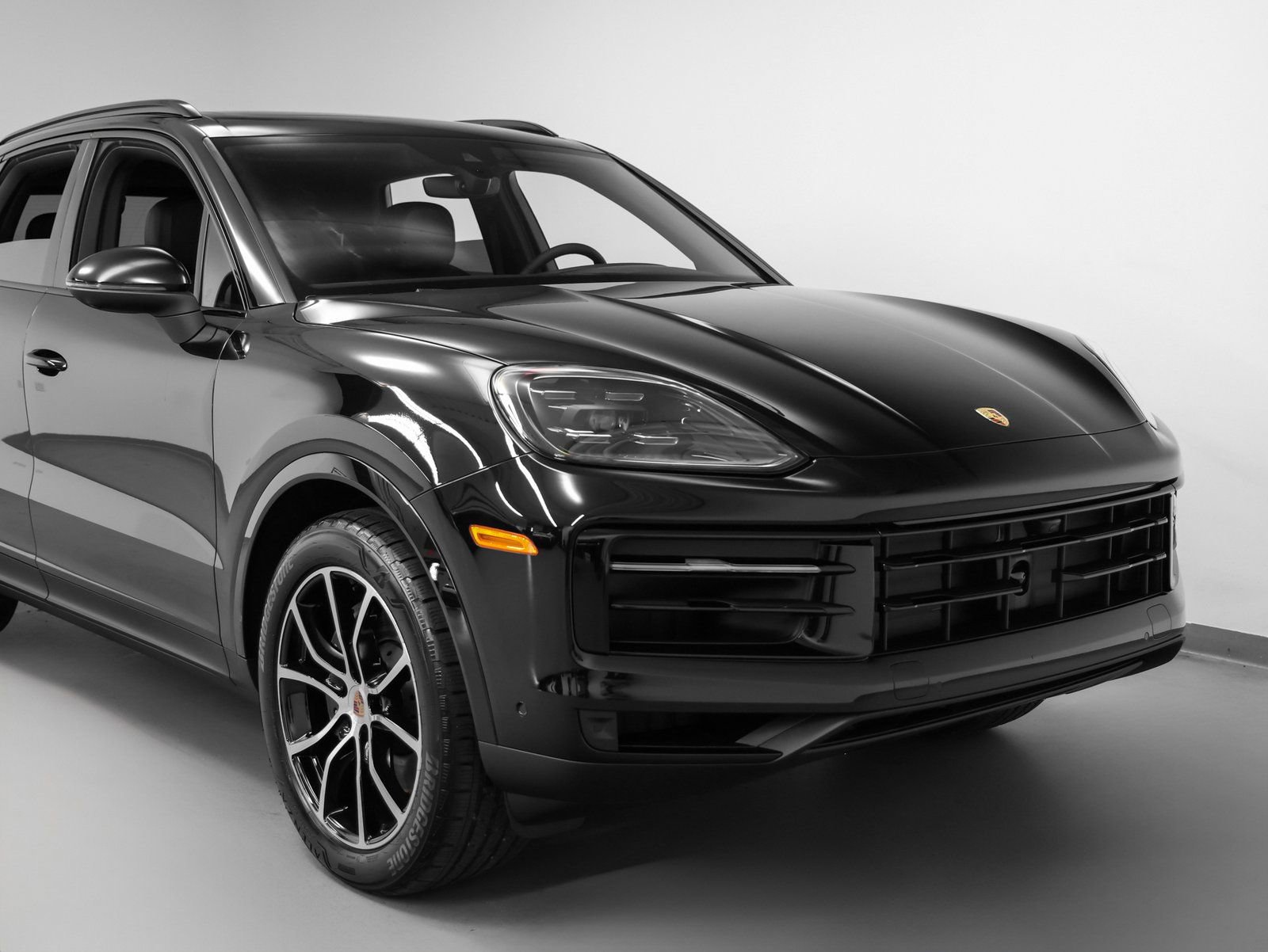 Certified 2025 Porsche Cayenne image 9